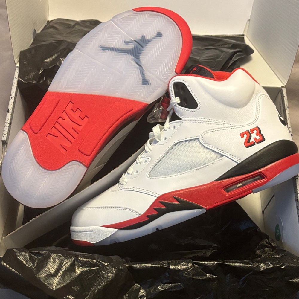 Jordan 5 “Fire Red” Black Tongue size 11